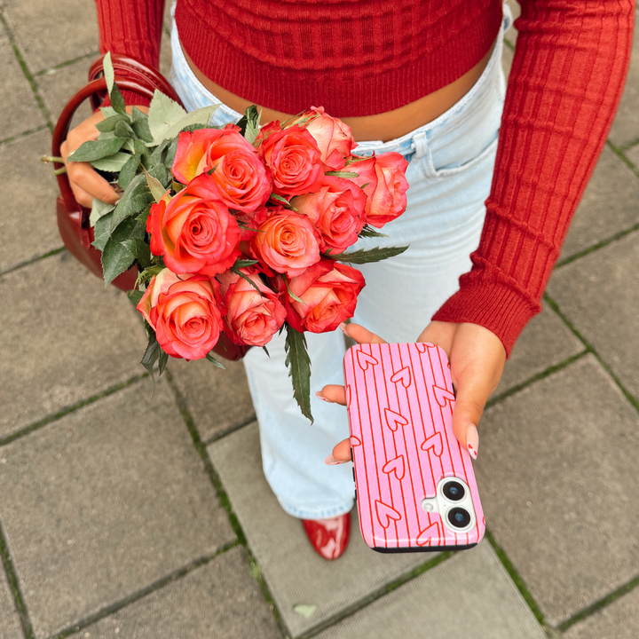 girlholdingphonecase